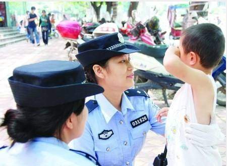 汶川地震时,一名女警给婴儿喂奶被破格升职,后来怎么样了?