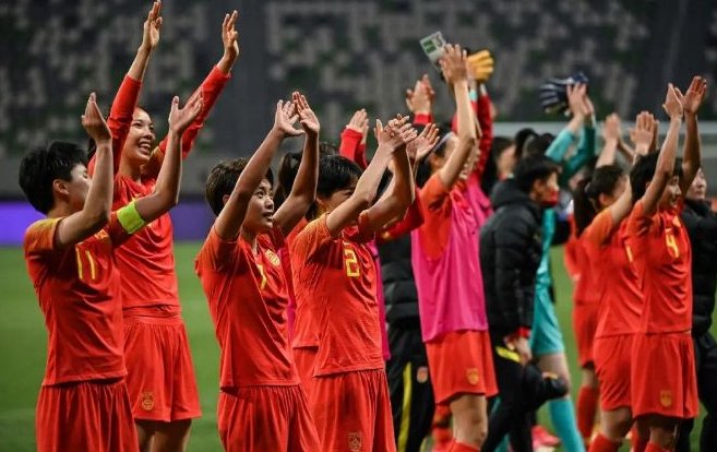 国足代表团很多成员看了女足比赛,中国女足身上有哪些值得学习的地方?