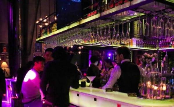 酒吧惊魂夜(乌龟运财)
