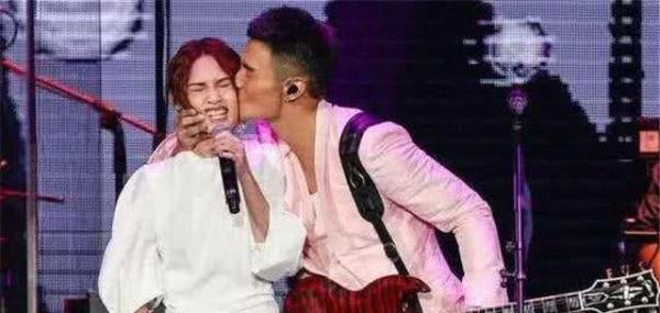 李荣浩否认出轨吉克隽逸而离婚
