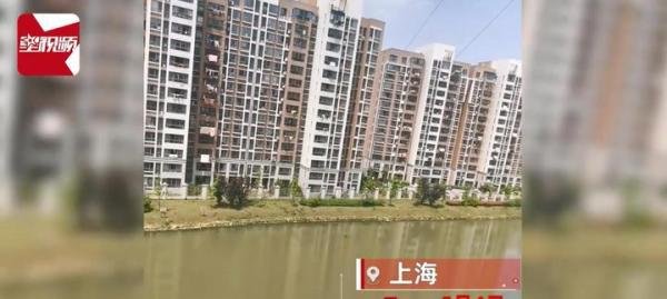 上海大爷在江景房阳台钓到8斤大鱼 这是咋情况？