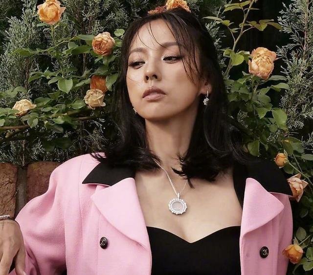 韩女星李孝利疑在节目中辱华,刘在石尴尬回避,李孝利是无知还是故意的?