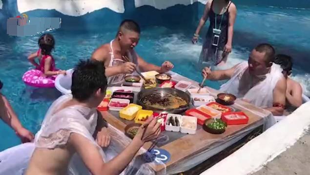 重庆某景区推出的水上烫火锅是否受游客的喜欢?