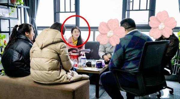 44岁美女干部不雅聊天流出，其身份被扒，21天前曾公开露面