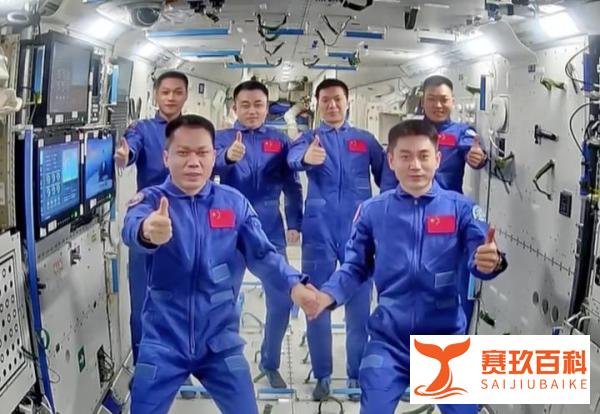 神十七乘组3名航天员成功返航落地！