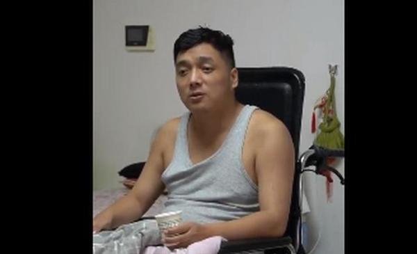 31岁小伙疑因吃隔夜菜失明瘫痪，母亲寸步不离照顾这些菜久放危险