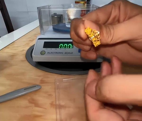 网购999足金戒指到手纯度仅为14k，网店客服：已仅退款处理