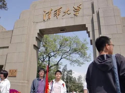 北大清华已经与高考900分男生取得联系,他的身上有哪些励志故事?