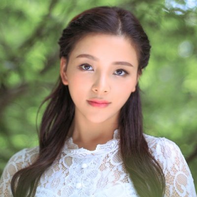 钟芹的早年经历