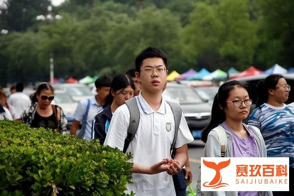 湖北一高考生起诉母校未兑现奖金承诺获5万，网友：判得好！