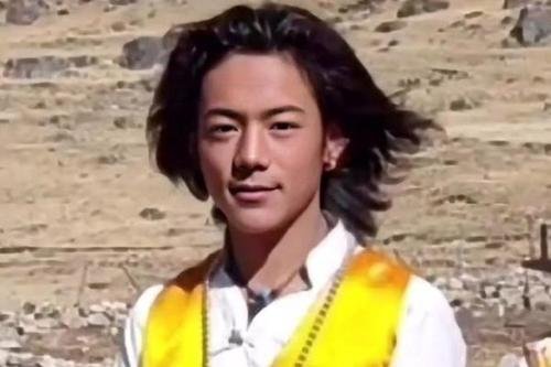 丁真方面暂拒一切综艺邀约，你觉得他该不该接受综艺邀约？