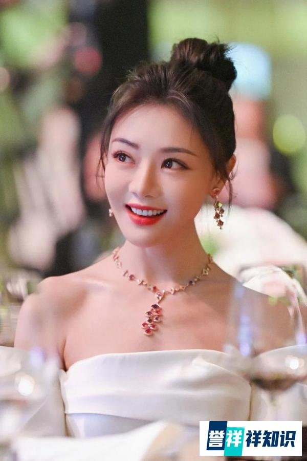 新科华鼎影后诞生！出道15年从无绯闻，如今上街仍有人叫她小姨妈