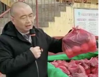 孩子进步家长送学校750斤蔬菜,学校是否值得我们更多的肯定?