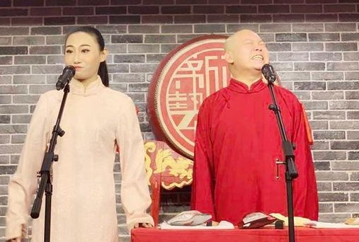 相声女演员王小遒因为一个包袱,直接殴打男演员,王小遒现状如何?