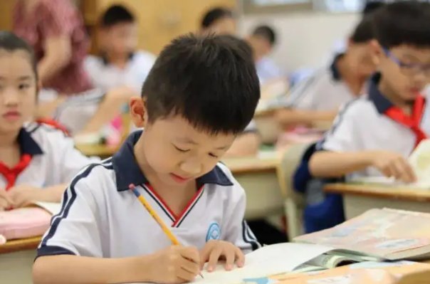 任劳任怨的意思