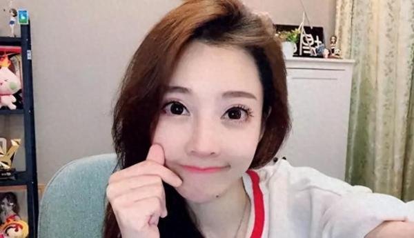 冯提莫为何从巅峰坠落？背后事件令人咋舌，辉煌与丑闻交织！