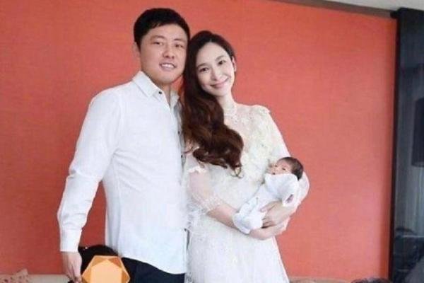 41岁女星吴佩慈，男友纪晓波被爆拖欠房租，曾幻想嫁入豪门