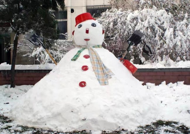 冬天到了小朋友们开心地堆雪人打雪仗用拼音怎么写