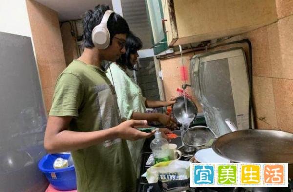 为了让男人们分担家务，印度70000主妇向莫迪请愿