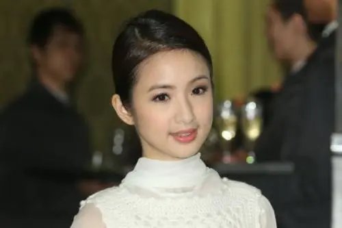 林依晨首晒女儿脚丫迎接39岁生日，为何她脸上丝毫没有岁月的痕迹？