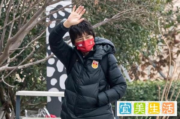 水庆霞获全国五一劳动奖章，中国女足被授予全国工人先锋号