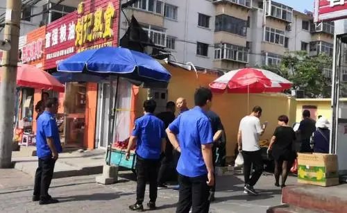 城管局回应郑州3人当街打商贩,既然并非单位城管,他们为什么如此猖狂呢?