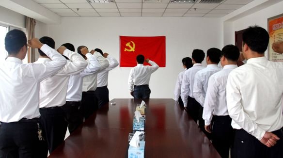 入党宣誓一定要举右手吗，举左手可以吗？