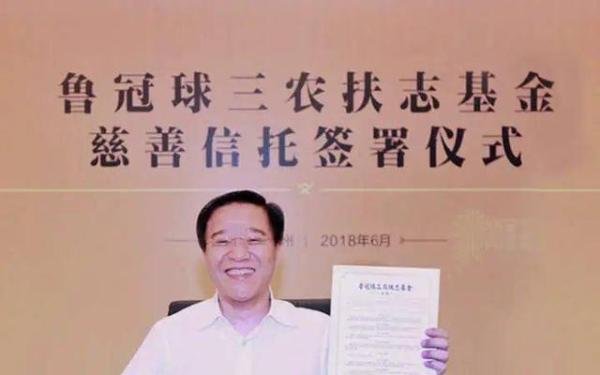 这才是最牛富二代，“浙商教父”之子捐近50亿成“中国首善”