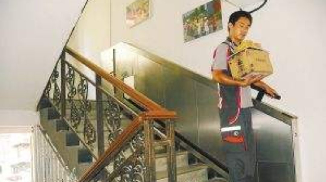 公寓电梯贴提示让快递走楼梯，这是歧视快递员吗？