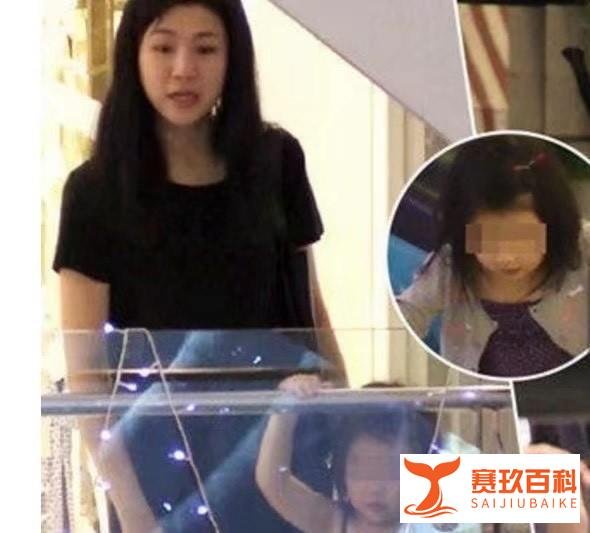 钟汉良小6岁妻子近照疑曝光,低调探班互动默契,被曝已秘密产女