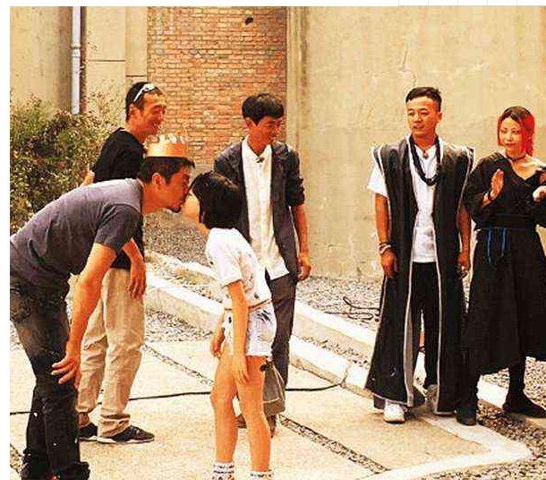 因为王菲的一句短信李亚鹏干了什么?