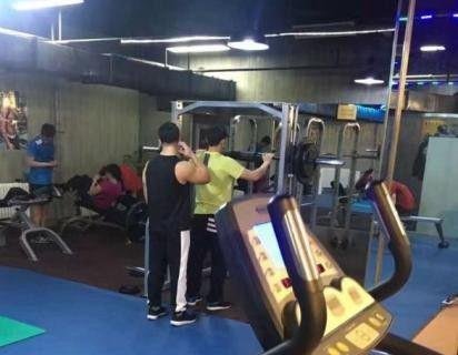 李晨健身房练肌肉 如何快速科学练出肌肉？