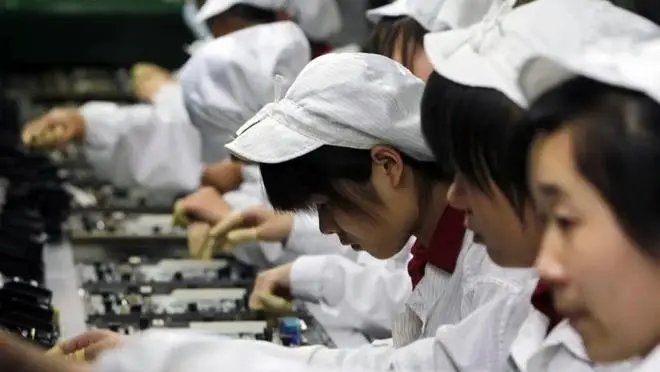 首批新员工抵达郑州富士康!这批员工的工资是怎么算的?