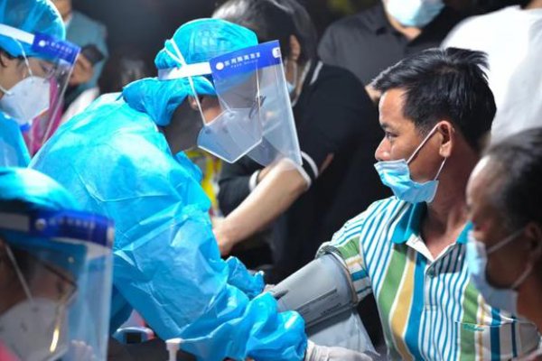 张文宏表示疫苗接种目标已转变为预防和降低重症,这意味着什么?
