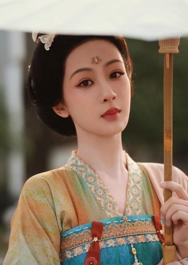 《国色芳华》剧情简介