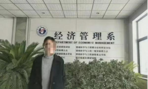 被控诉猥亵、强奸的人大硕士晒聊天纪录，女方发长文驳斥