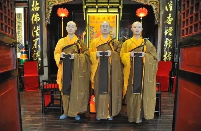 佛家说的“沙弥”/“比丘”有何区别？