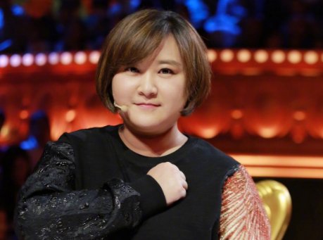 贾玲和姜昆两人长得很像,贾玲被传是姜昆的“私生女”,贾玲是如何回应的?