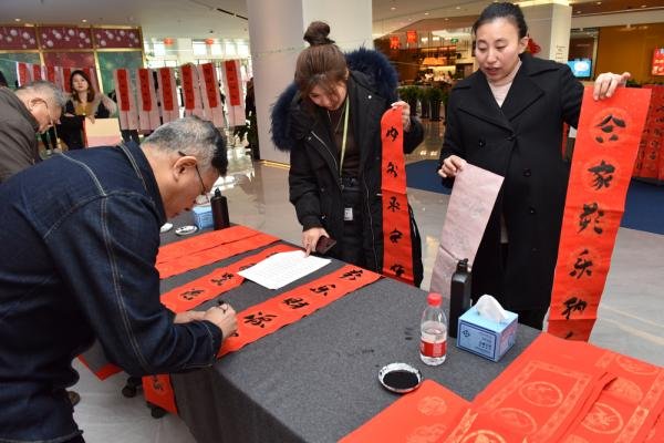 四川的狗打一字谜