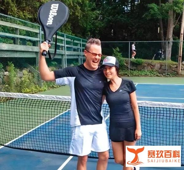 夏克立因家暴指控被关监狱,自曝出狱后和流浪汉睡桥洞,负债累累