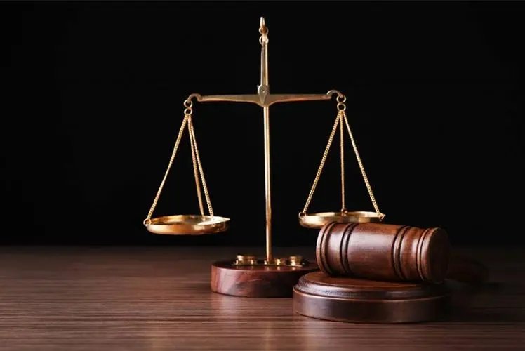 杭州一汽车冲入人行道致1死2伤,究竟是意外事故还是另有原因?