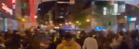 突发!美国唐人街爆发冲突