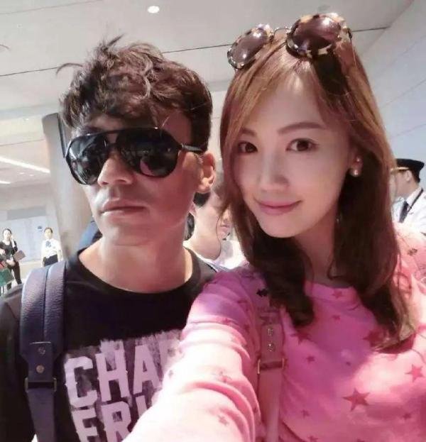 马蓉“大尺度”直播遭举报,现场视频曝光:求你穿上衣服,做个人吧!