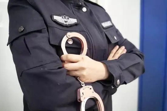 夫妻档大师做法称需要烧真钱,两年骗了100余万!骗局是如何被识破的?