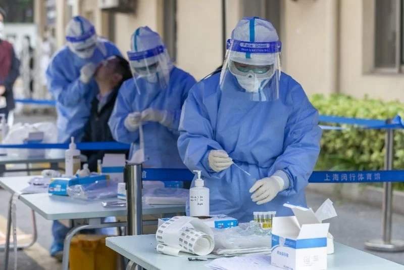 昆明一旅行团4人核酸检测阳性,他们都是如何被感染的?