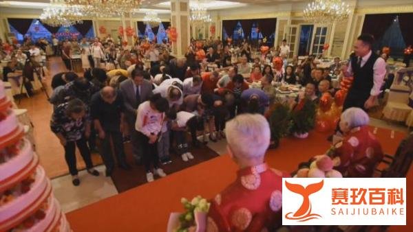 同年同月同日生百岁夫妻寿诞 五世同堂70位儿孙贺寿