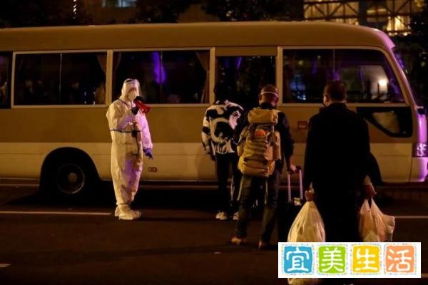 【党旗飘扬在一线】上海公安持续查找安置在沪滞留人员