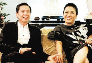 向华强能让成龙下跪，打王晶曾志伟，唯独却不敢惹这三个人！他们是谁？
