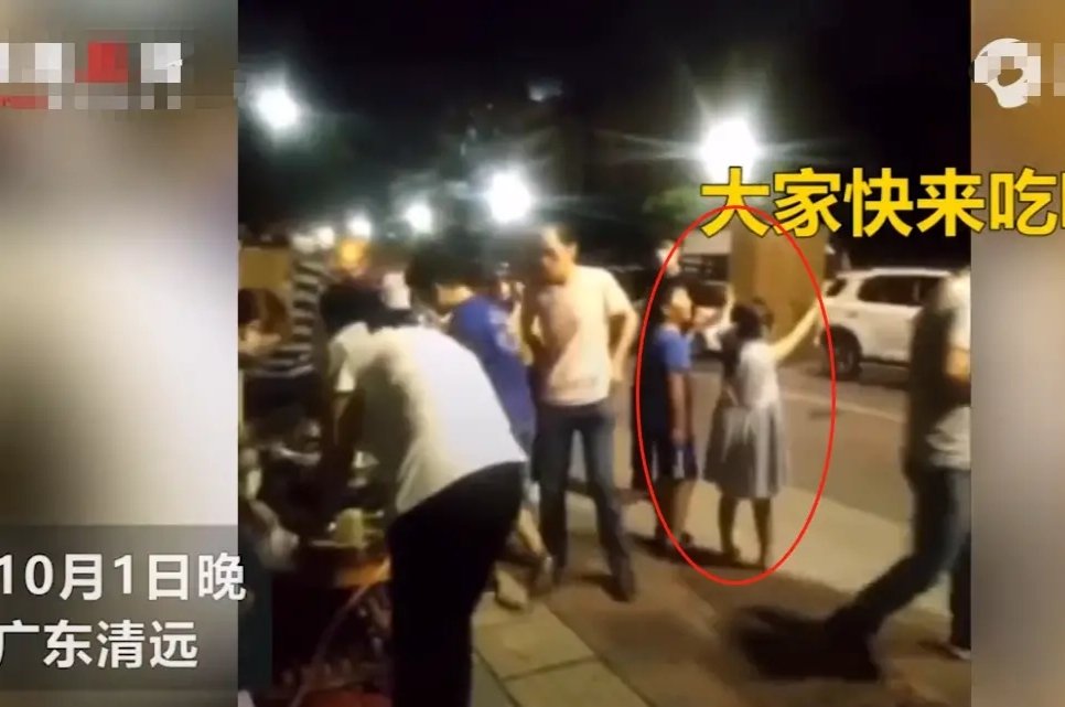全家出动为堵车路人煮面，吃面的是不是应该给点钱？