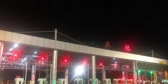 重庆蓝天救援队救灾5小时,返程被卡收费站1小时缴500元才获放行